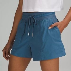 Lululemon dance studio high rise shirts 3.5” size 2